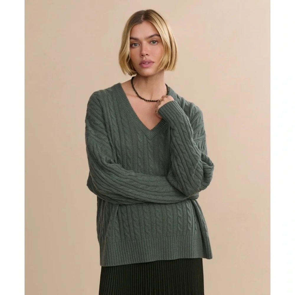 JENNI KAYNE Nell V-Neck Cable Knit Sweater in Pine XS - Picture 14 of 14